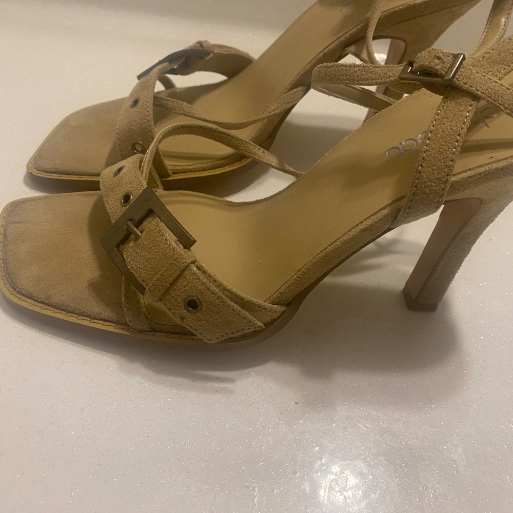 Le Chateau Heels